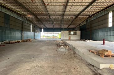 Facing Main Road Warehouse at Simpang Empat Alor Setar For Rent