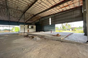 Facing Main Road Warehouse at Simpang Empat Alor Setar For Rent