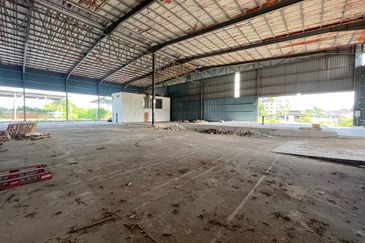 Facing Main Road Warehouse at Simpang Empat Alor Setar For Rent