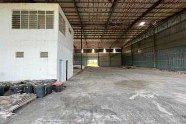 Facing Main Road Warehouse at Simpang Empat Alor Setar For Rent