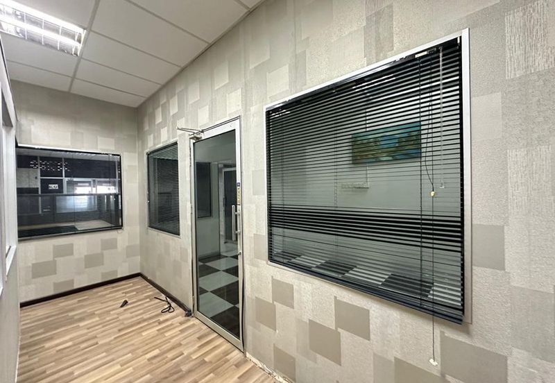 Office Use Ground Floor Shoplot Near Mergong / Shahab Perdana For Rent