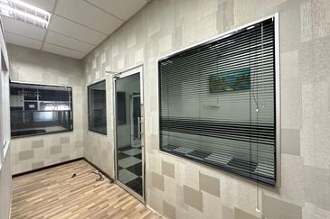 Office Use Ground Floor Shoplot Near Mergong / Shahab Perdana For Rent