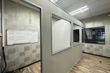 Office Use Ground Floor Shoplot Near Mergong / Shahab Perdana For Rent