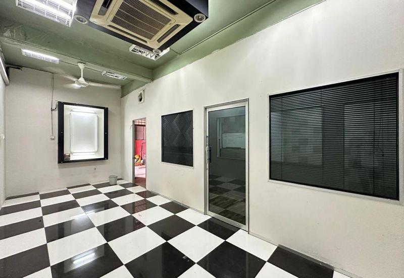 Office Use Ground Floor Shoplot Near Mergong / Shahab Perdana For Rent