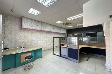 Office Use Ground Floor Shoplot Near Mergong / Shahab Perdana For Rent