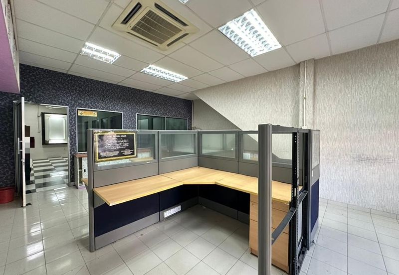 Office Use Ground Floor Shoplot Near Mergong / Shahab Perdana For Rent
