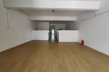 First Floor Shoplot With Lift Near Aman Central Alor Setar For Rent