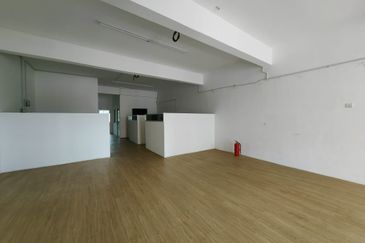 First Floor Shoplot With Lift Near Aman Central Alor Setar For Rent