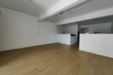 First Floor Shoplot With Lift Near Aman Central Alor Setar For Rent