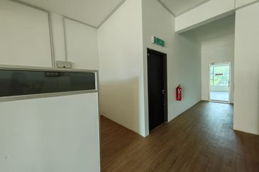 First Floor Shoplot With Lift Near Aman Central Alor Setar For Rent