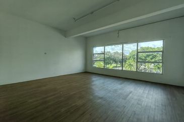 First Floor Shoplot With Lift Near Aman Central Alor Setar For Rent