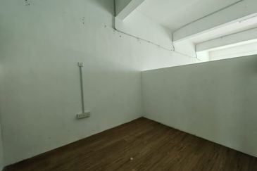 First Floor Shoplot With Lift Near Aman Central Alor Setar For Rent