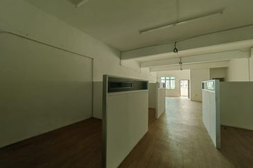 First Floor Shoplot With Lift Near Aman Central Alor Setar For Rent