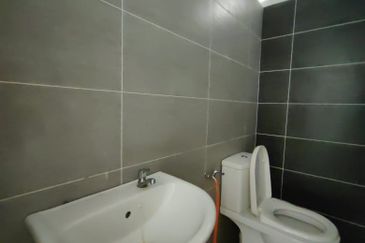 First Floor Shoplot With Lift Near Aman Central Alor Setar For Rent