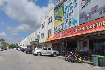 Kompleks Perniagaan Langgar