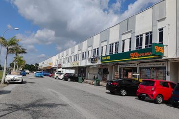 Kompleks Perniagaan Langgar