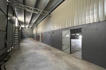 Facing Main Road Warehouse at Simpang Empat Alor Setar For Rent