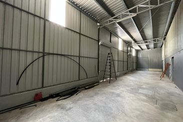 Facing Main Road Warehouse at Simpang Empat Alor Setar For Rent