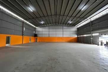 Facing Main Road Warehouse at Simpang Empat Alor Setar For Rent
