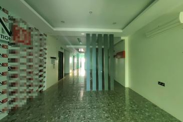 First Floor Shoplot With Lift Near Aman Central Alor Setar For Rent