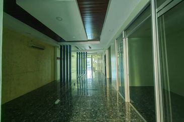 First Floor Shoplot With Lift Near Aman Central Alor Setar For Rent