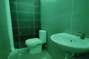 First Floor Shoplot With Lift Near Aman Central Alor Setar For Rent