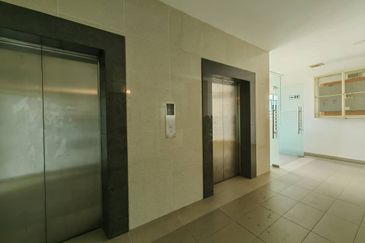 First Floor Shoplot With Lift Near Aman Central Alor Setar For Rent