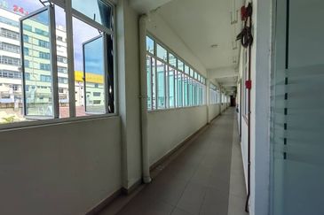 First Floor Shoplot With Lift Near Aman Central Alor Setar For Rent