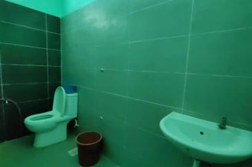 First Floor Shoplot With Lift Near Aman Central Alor Setar For Rent