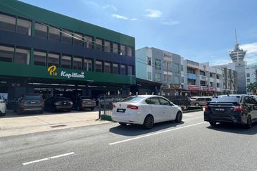 2 Combining Unit 3 Storey Shoplot Near Aman Central Alor Setar For Sale