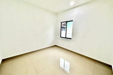 Taman Rinting 1 Storey Terrace House with 10 Feet Land for Sale