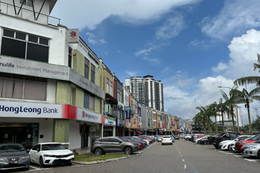 Setia Tropika 3 Storey Shoplot for Rent