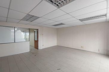 Jalan Taming Permai 1 Seri Kembangan 3 Storey Shoplot for Rent