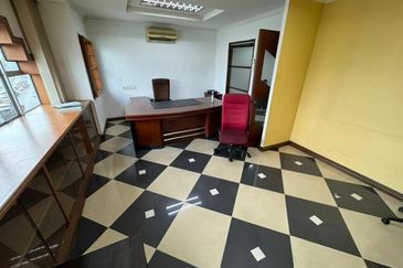 Jalan Taming Permai 1 Seri Kembangan 3 Storey Shoplot for Rent