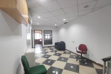 Jalan Taming Permai 1 Seri Kembangan 3 Storey Shoplot for Rent