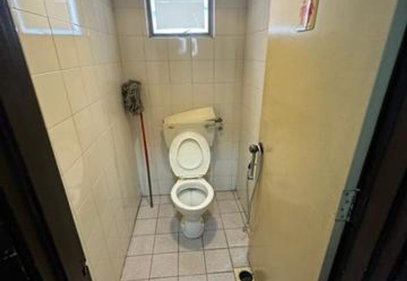 Jalan Taming Permai 1 Seri Kembangan 3 Storey Shoplot for Rent