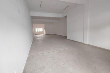 Jalan Taming Permai 1 Seri Kembangan 3 Storey Shoplot for Rent
