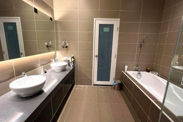 Taman Nusa Sentral 3 Storey Cluster House for Sale