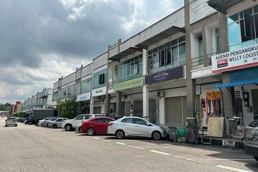 Taman Pulai Utama 2 Storey Shoplot for Rent
