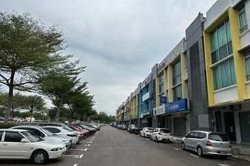 Kempas Utama Main Road Shop for Rent