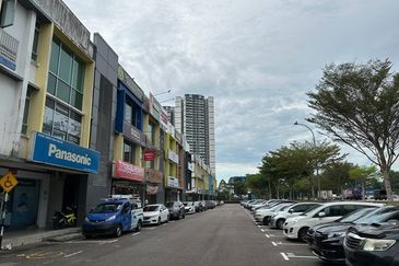 Kempas Utama Main Road Shop for Rent