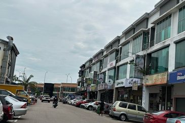 Dataran Larkin 3 Storey Shoplot for Rent