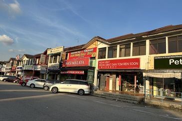 Taman Perling Main Road Shop for Rent