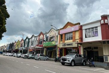 Taman Universiti Jalan Pendidikan Main Road Shop for Rent