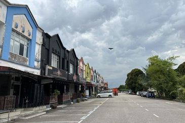 Taman Universiti Jalan Pendidikan Main Road Shop for Rent