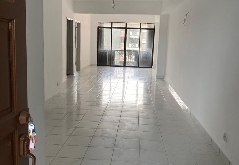 Turf View Apartment (Mutiara Serdang)