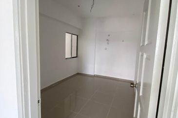 Turf View Apartment (Mutiara Serdang)