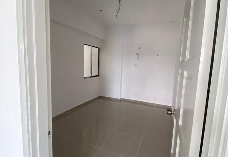 Turf View Apartment (Mutiara Serdang)