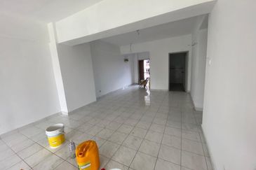 Turf View Apartment (Mutiara Serdang)