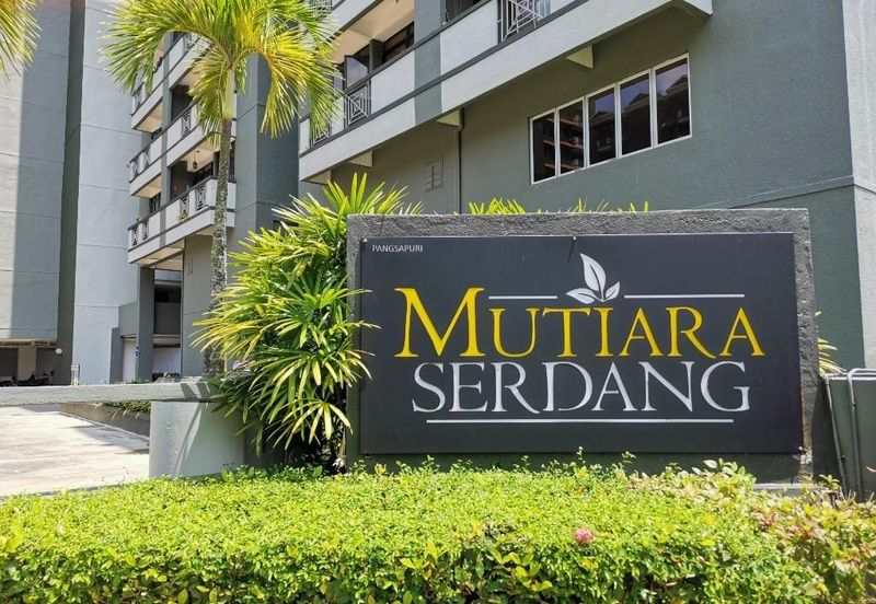 Turf View Apartment (Mutiara Serdang)